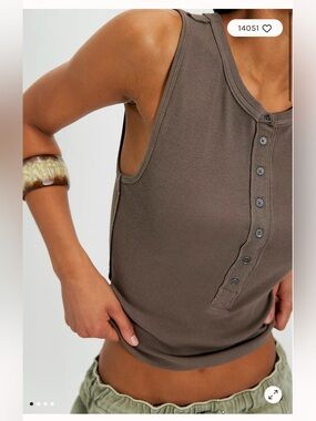 Sleeveless Ribbed Henley Tank - Brown
